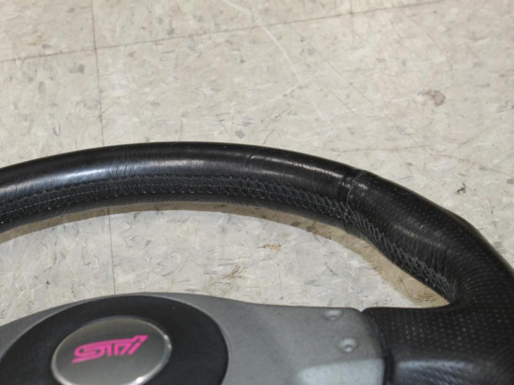 JDM 02-07 SUBARU IMPREZA WRX STI USED OEM STEERING WHEEL: Image 4